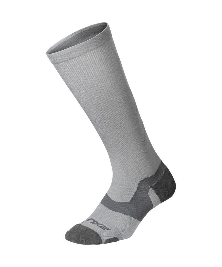 Anatomically designed to provide advanced plantar fascia and arch support, the Vectr Merino Light Cushion Full Length Sock leverages a unique X-LOCK support system to lock the foot in place and reduce blistering for your most comfortable run ever. Shoe size 38 - 41.5 EU, Calf size 38-43cm