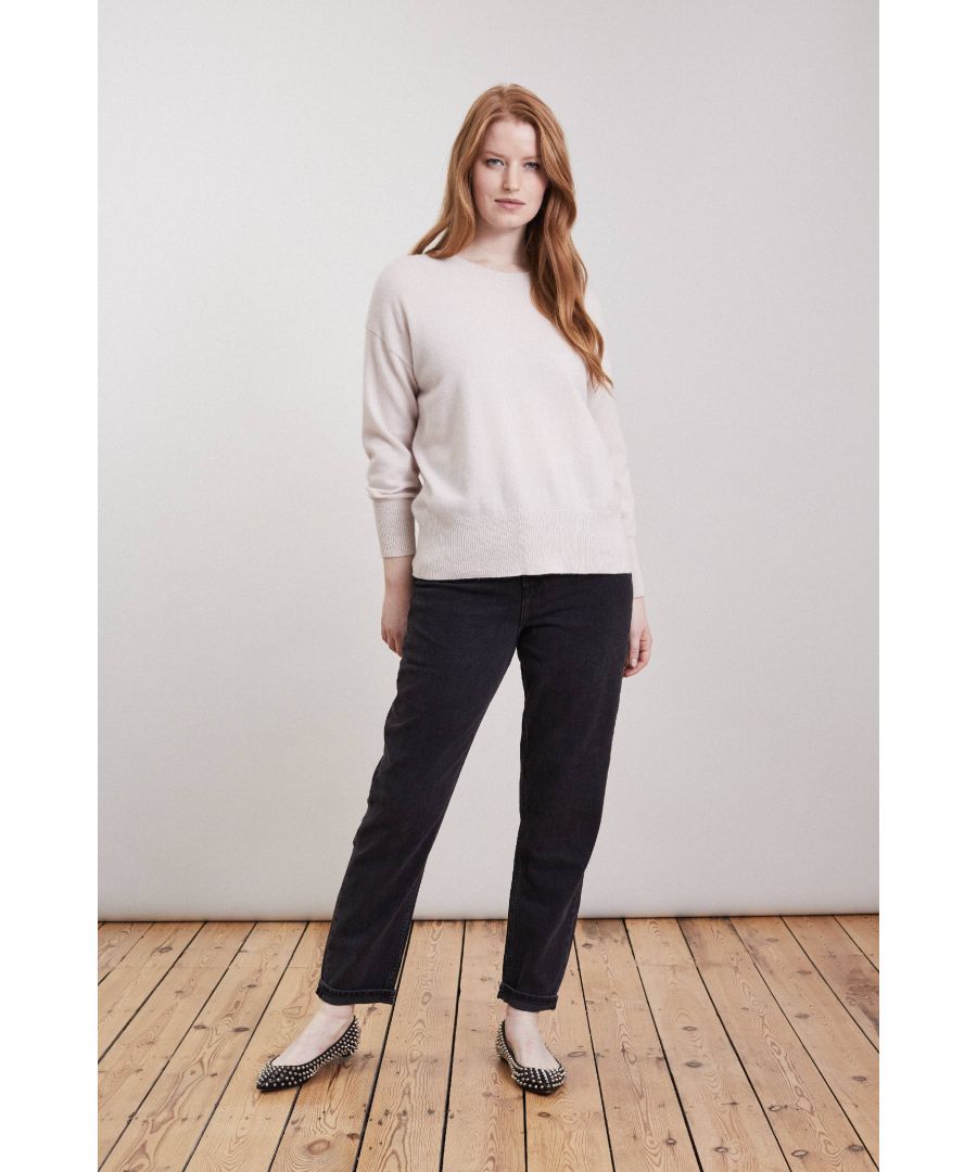 Woven in luxurious Mongolian cashmere our relaxed sweatshirt style has wide trim details. An easy fit, with cuffed sleeves and dropped shoulder detail make this sweater the ultimate in weekend luxury. In a host of pretty colours and bold patterns there is a sweater here for any mood.