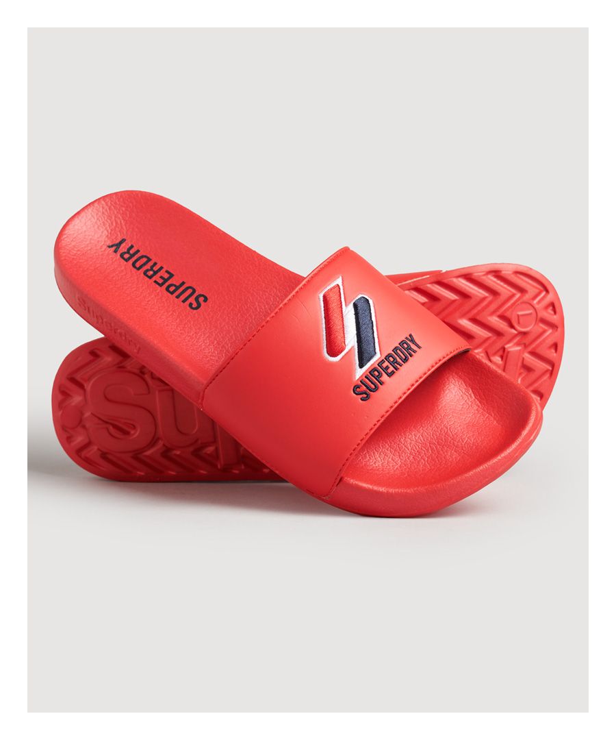 Get a relaxed yet sporty look in the Core Pool Sliders, guaranteed to be bold around the pool or on the beach.Cushioned strapMoulded soleEmbroidered logoSignature Superdry brandingS - UK 6-7, EU 40-41, US 7-8M - UK 8-9, EU 42-43, US 9-10L - UK 10-11, EU 44-45, US 11-12XL - UK 12-13, EU 46-47, US 13-14