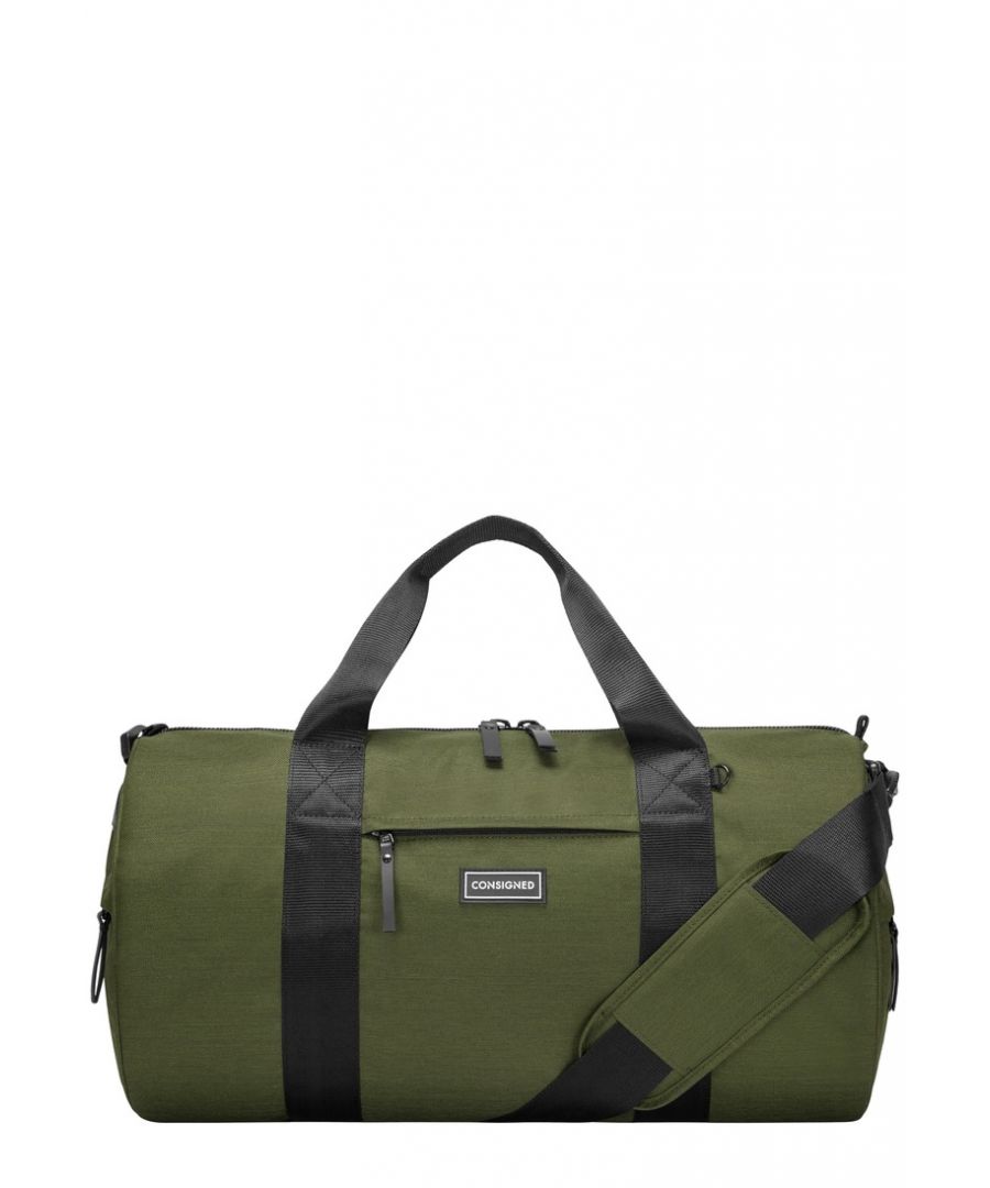 The Marlin Barrel Holdall is a utility style bag, perfect for trips, weekends away, even the gym or just a bag to get you places. The strong build and practical size makes this bag ideal for those who are non stop. It has a large main compartment with a zip top opening to keep all your gear safe. It also features a padded 15