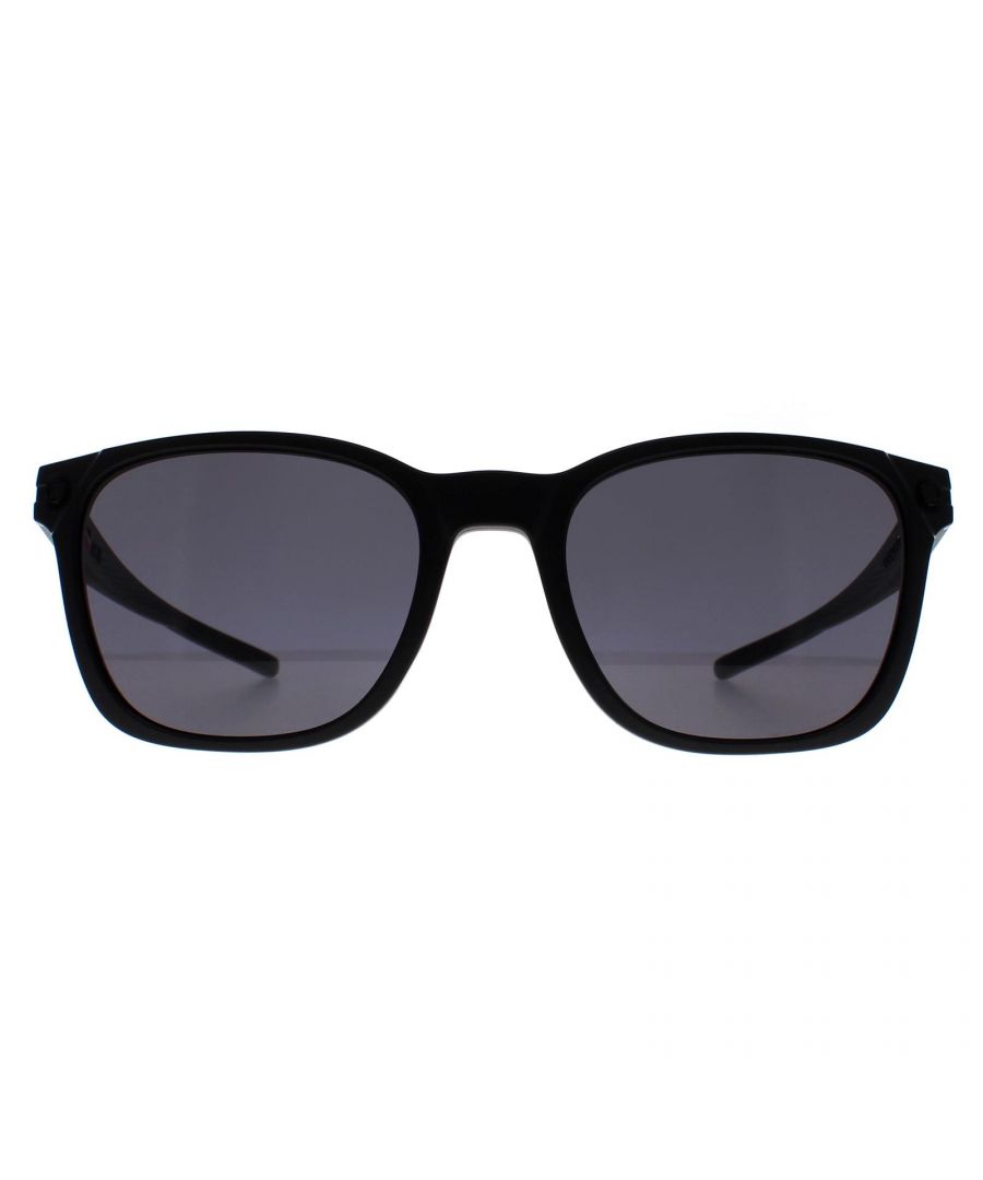 Oakley Ojector OO9018-01 mat zwart prizm grijs zonnebril is een veelzijdige en stijlvolle accessoire die elke outfit zal verheffen. Met een tijdloos ontwerp en innovatieve eigenschappen is deze zonnebril perfect voor zowel actieve als casual kleding. Het montuur is gemaakt van lichtgewicht en duurzaam O-Matter materiaal, wat zorgt voor een comfortabele pasvorm die zelfs de meest intensieve activiteiten kan weerstaan. Ze zijn ook voorzien van Oakley's signature Unobtainium earsocks, die zorgen voor een veilige en comfortabele pasvorm, zelfs tijdens zweterige activiteiten.