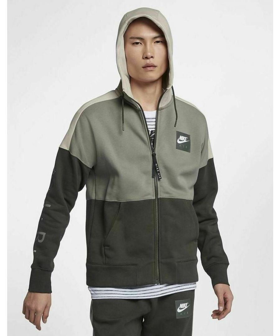 Nike Air Fleece hoodie met volledige rits voor heren. Ontwerp met kleurblokken voegt contraststijl toe. Verlaagde schoudernaden zorgen voor een ontspannen pasvorm. Het Nike Air-logo bevindt zich op de linkerborst en op de rechtermouw.