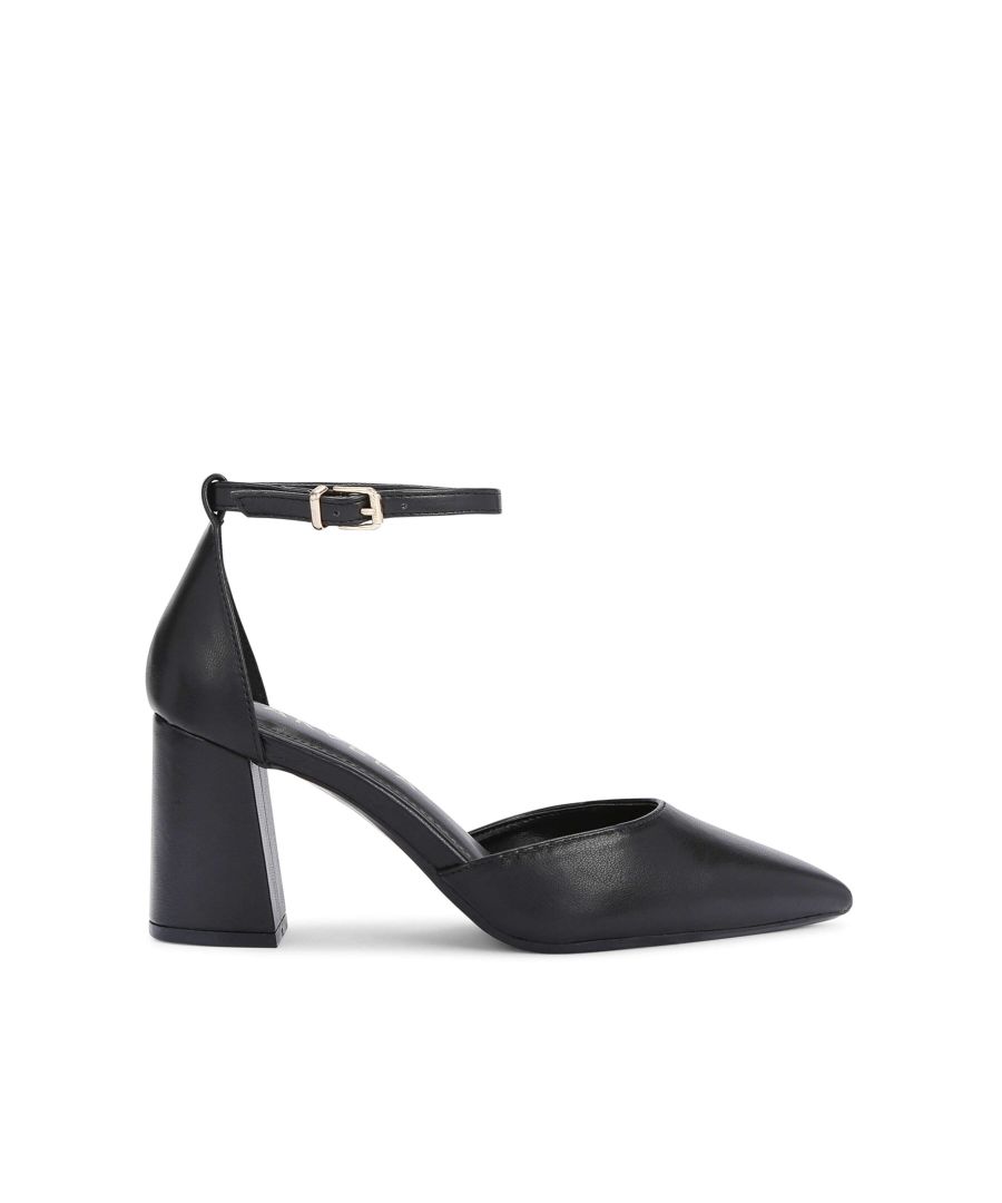 The Refined Court features a black upper with closed toe and single ankle strap. The strap is tied with golden buckle and the heel is in a block style. Heel height: 80mm.