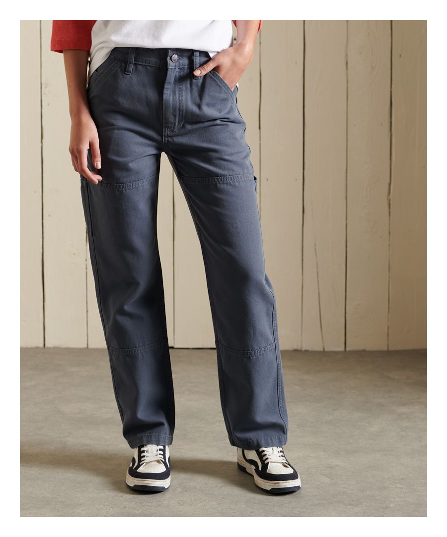 Inspired by classic workwear, the high rise Carpenter pants are a must-have for your wardrobe this season. Featuring a six-pocket design, button and zip fastening and belt loops. Style with a plain tee and trainers to complete the look.Straight Fit. Classic for a reason – the original fit that gives you extra room throughout without being baggy or too loose fitting. About as authentic as you get.Zip and button fasteningBelt loopsSix-pocket designSignature logo patch