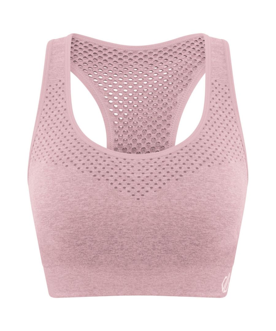 Materiaal: 92% Polyamide, 8% Elastaan. Medium impact sportbeha. SeamSmart Technologie. Q-Wic plus naadloos nylon/elastaan of polyester/elastaan gebreide stof. Anti-bacteriële geurbestrijding. Goede wicking prestaties. Snel droog. Verwijderbare pads. Racer rug ontwerp. Passende borstomvang: (XS): 76-81cm, (S): 87cm, (M): 89-97cm, (L): 99-107cm.