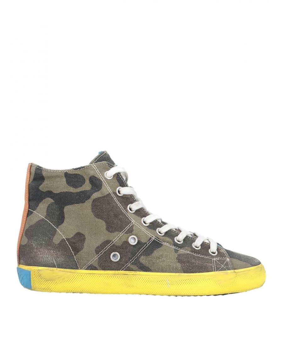 canvas, logo, camouflage, laces, round toeline, flat, fully lined, rubber cleated sole