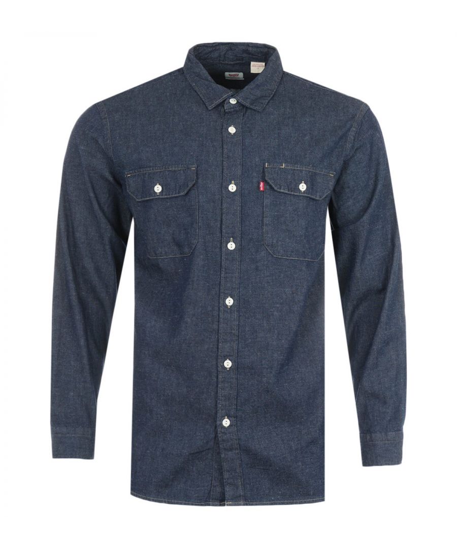 Mens Levis Jackson Worker Shirt in dark blue.- Classic collar.- Full button placket.- Long sleeves with double button cuffs.- Button-flap chest pockets.- Rounded hem.- Levi’s logo tab at left chest pocket.- Standard fit.- 80% Cotton  20% Hemp.- Ref: 195730135
