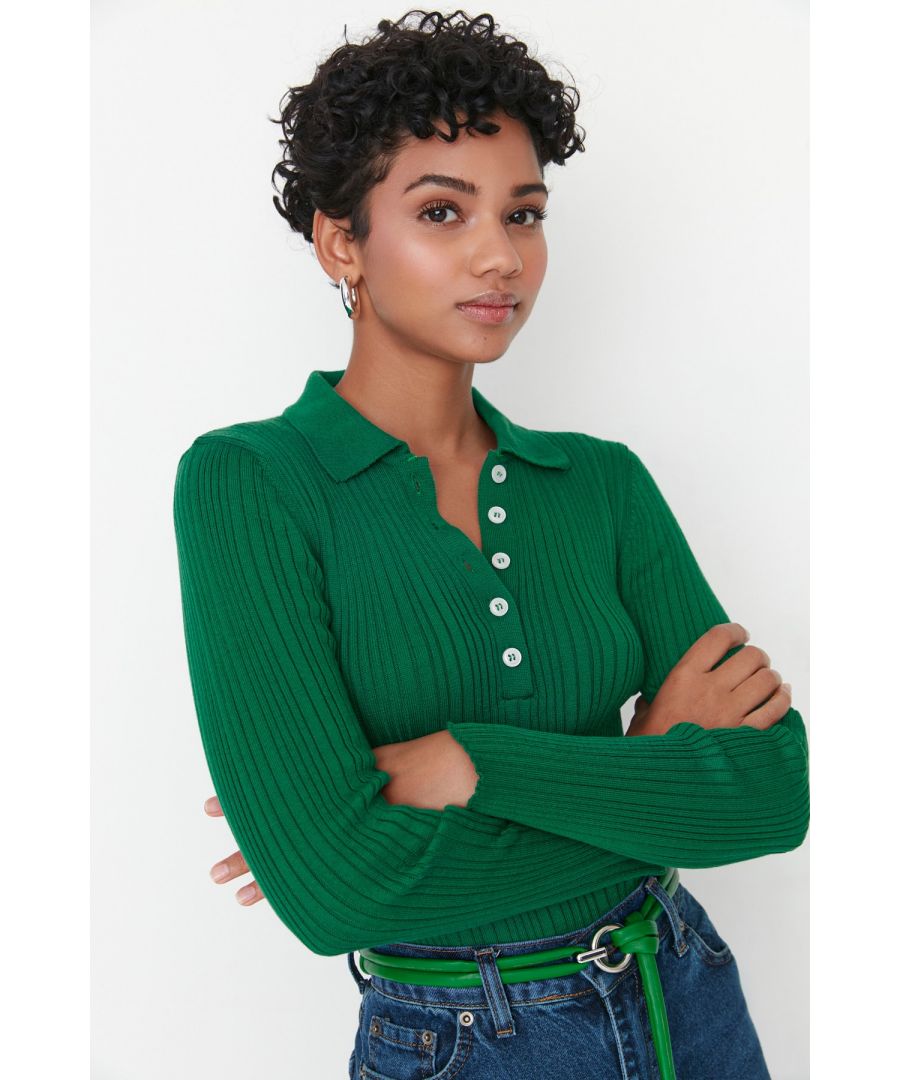 Afmetingen van het model: Hoogte: 1,73 Buste: 85 Taille: 60 Heupen: 89 Het product op de paspop is maat S/36. 65% polyester 35% viscose, gebreide kleding Kleuren kunnen variëren in studio-opnames vanwege het verschil in licht.