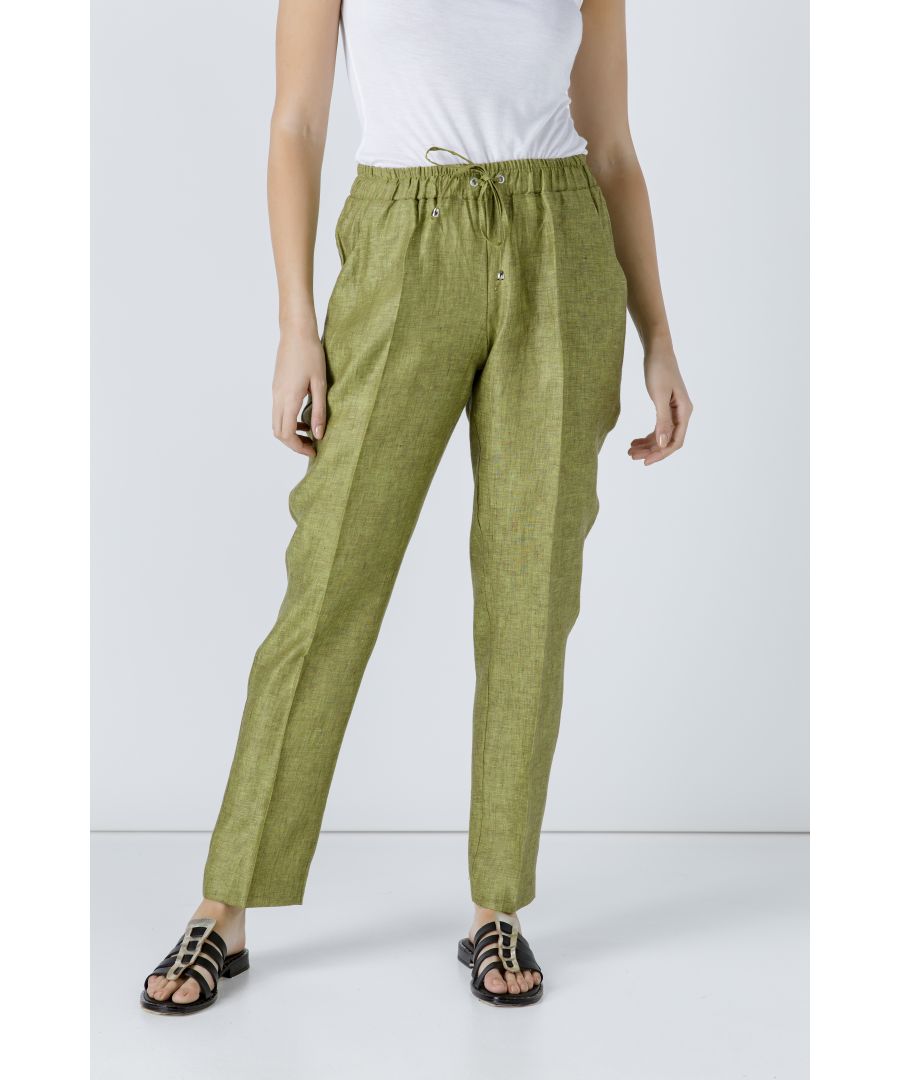 Summer tapered pants in green mélange effect linen fabric. 4cm elasticated waist with drawstring in the same fabric. Metal stoppers at the end of the ties. 2 side pockets. 4cm extra fabric at the hem for lengthening. Our model is 176cm and is wearing size 36/S. Measurements for size 38 (in cm): Waist-30; Bottom-49; Body length-101/74.100%LINO