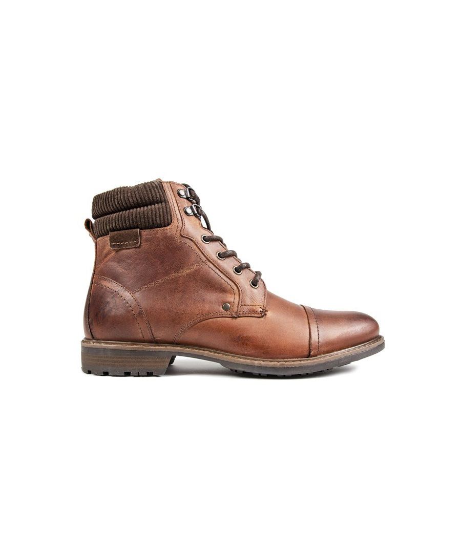 Mens brown Red Tape hardy boots, manufactured with leather and a synthetic sole. Featuring: cosy lining, padded ankle collar, subtle branding, cushioned foam insole and rugged outsole for added grip.