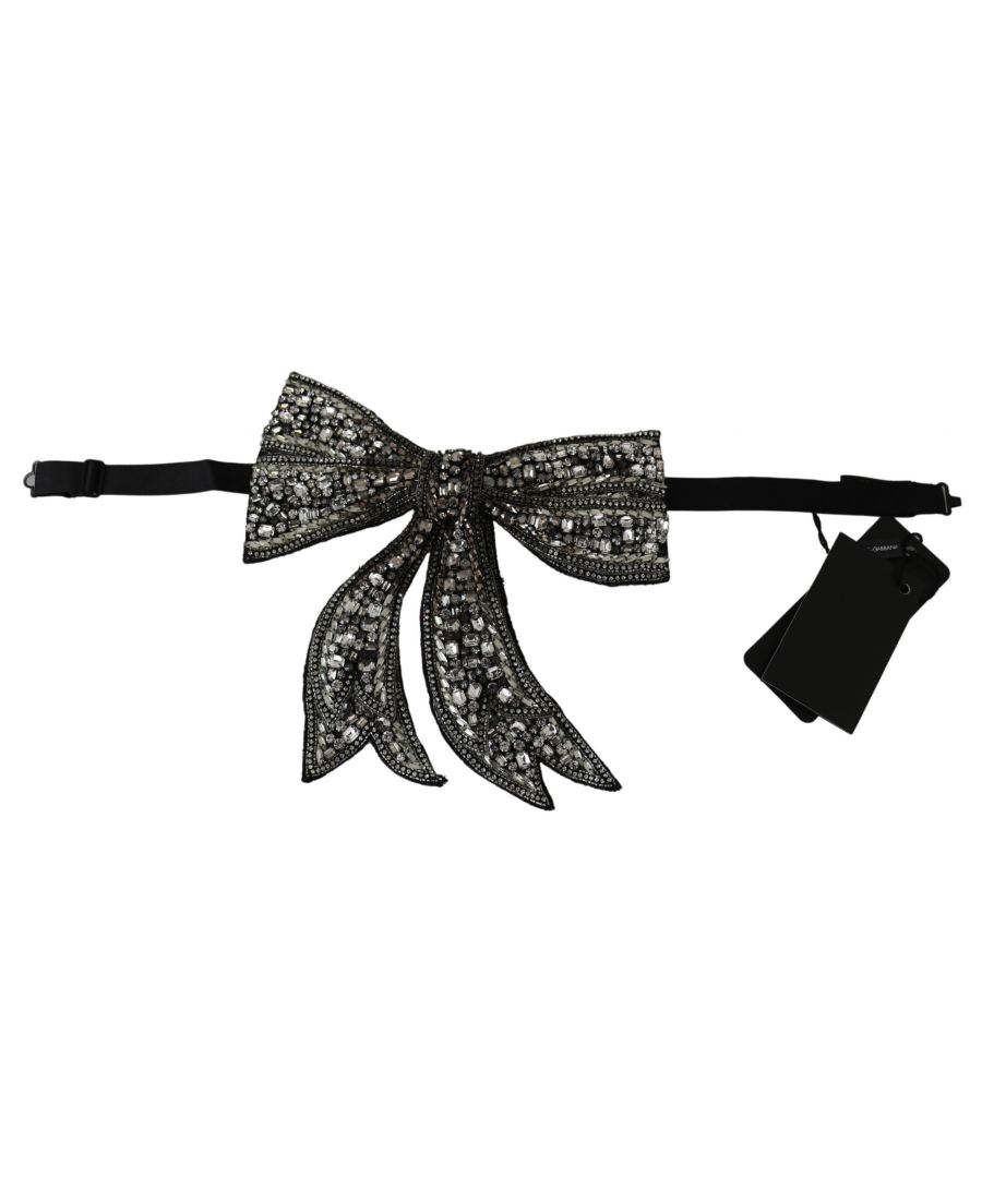 DOLCE & GABBANA Schitterend gloednieuw met labels en doos, 100% Authentiek Dolce &; Gabbana zilver verfraaide vlinderdas Kleur: Zilver, zwart Model: Vlinderdas Materiaal: 100% Zijde Heldere kristallen en kralen versiering Lengte: 20cm Logo details Made in Italy