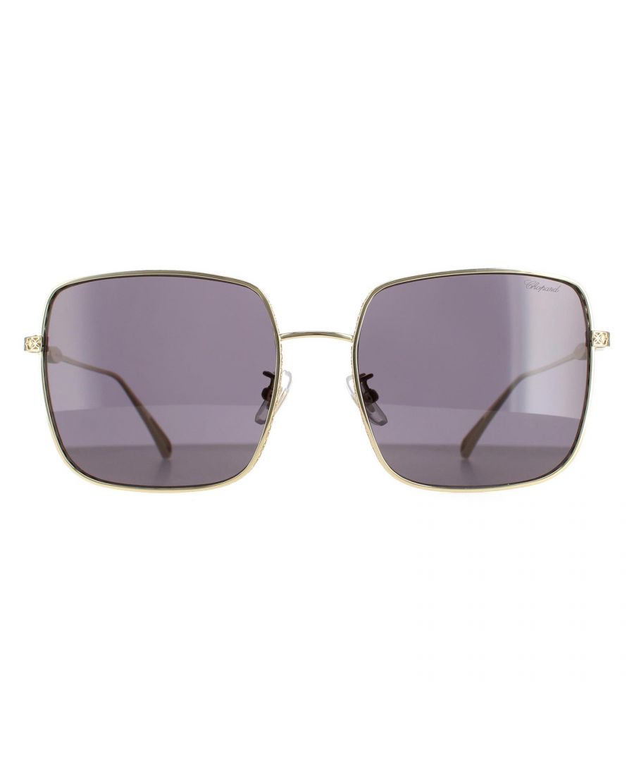 Chopard Square dames glanzende kameelbruine gradiënt gouden spiegel schc85m zonnebril zijn een oversized vierkante stijl vervaardigd lichtgewicht metaal. Verstelbare neusblokken en plastic tips bieden de hele dag comfort. Slanke tempels hebben het Chopard -logo voor authenticiteit.
