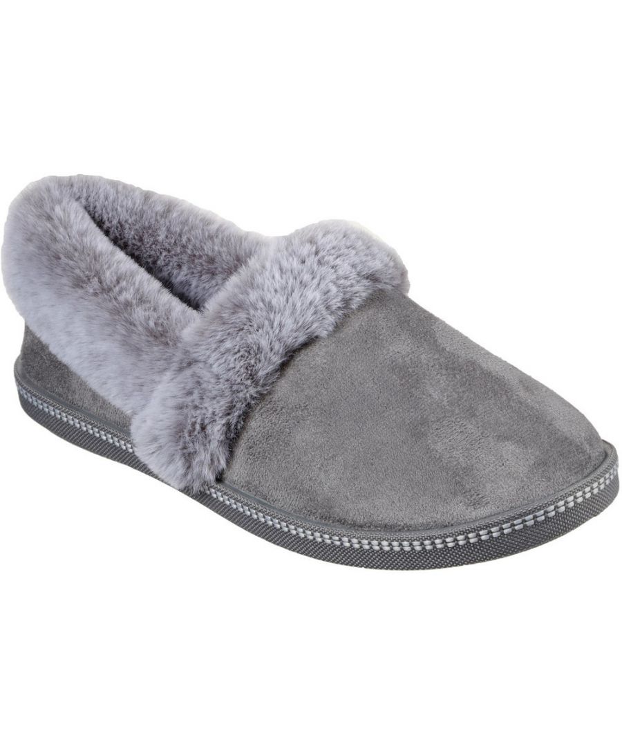 Toast your toes in soft style and comfort wearing the SKECHERS Cali Cozy Campfire - Team Toasty shoe. Soft suede-textured microfiber fabric upper in a slip on casual comfort slipper with faux fur lining and Memory Foam footbed.