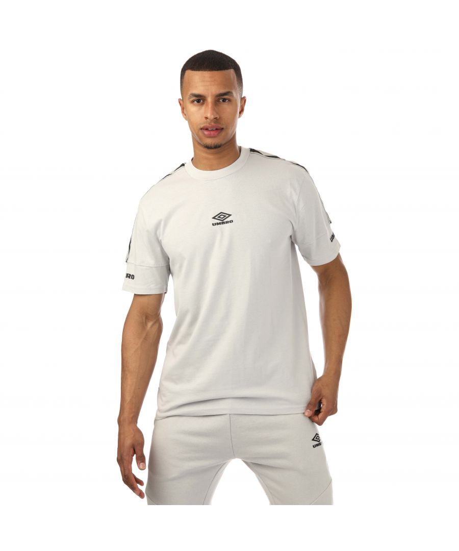 Mens Umbro Diamond Taped Crew T- Shirts in grey.- Crew neck.- Shorts sleeves.- Diamond tape running down on the arms and shoulders.- Matte plastisol print to chest and sleeve panel.- Regular fit.- 100% Cotton.- Ref: UMTM0602NRVGRY