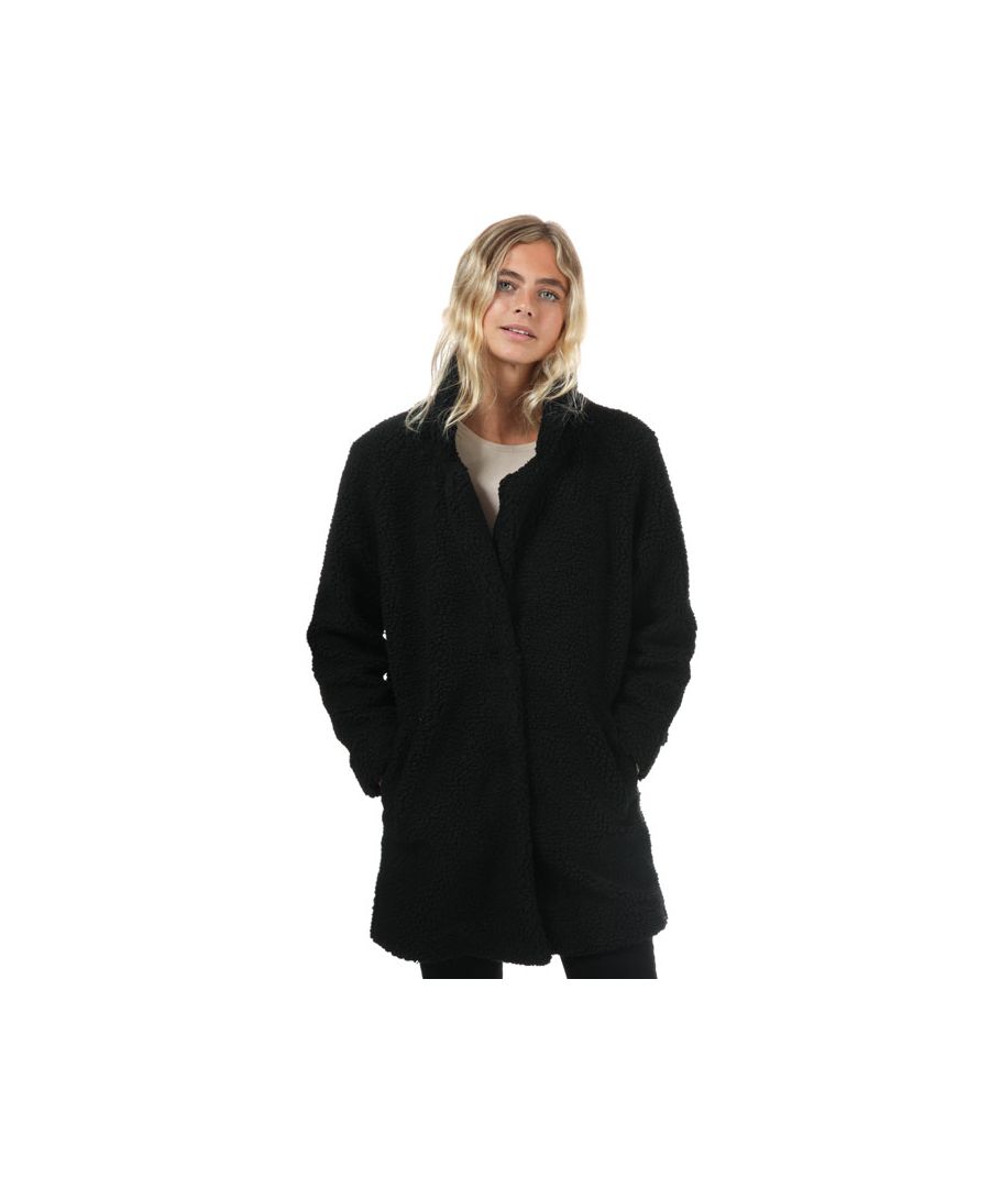Womens Only Aurelia Sherpa Coat in black.- Classic collar with notched lapels.- Snap closure.- Long raglan sleeves.- Front welt pockets.- Fully lined.- Relaxed fit.- Shell: 100% Polyester. Lining: 100% Polyester.  Machine washable. - Ref: 15209080B