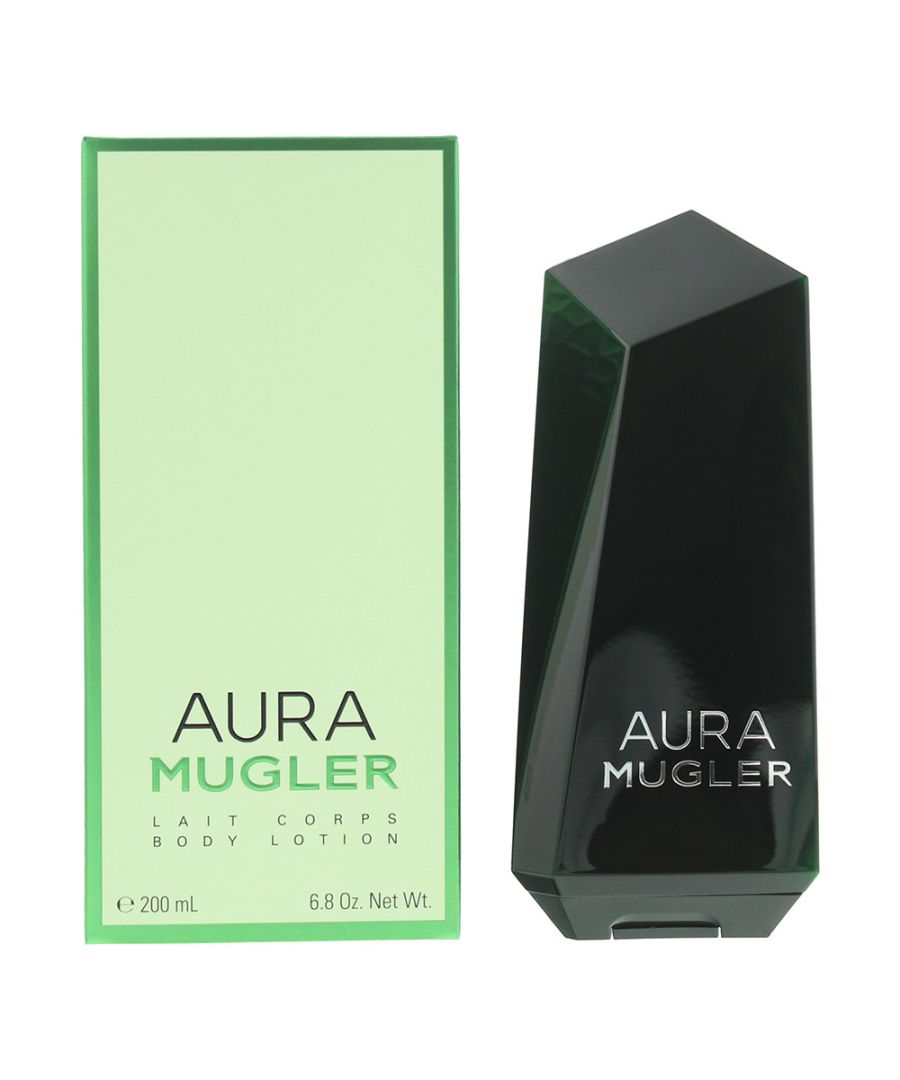 Aura Mugler is a woody aromatic fragrance for women. Top notes: bergamot and rhubarb leaf. Middle notes: orange blossom, green notes, ylang-ylang and pear. Base notes: bourbon vanilla, woody notes, amberwood, sandalwood, coumarin. Aura Mugler was launched in 2017.