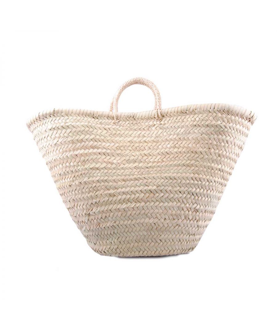 Natural fibers for a fresh and practical bag. Manufactured handmade. Undoubtedly the perfect choice for summer. Our collection of natural fiber bags is manufactured in a sustainable manner and always considering the quality. Rope reinforcement in the handles. Size 28 * 45 * 17 cm. Made in Spain.