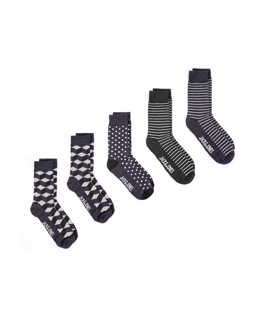 Het perfecte accessoire om je schoenenlook af te maken. deze katoenrijke sokken. in 5 verschillende zwart-wit designs. zijn voorzien van de kenmerkende Jack & Jones-branding en worden geleverd in een verpakking van 5.