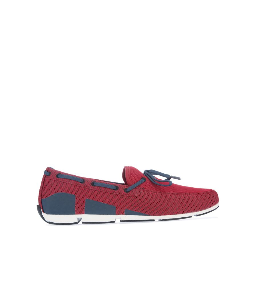 Mens Swims Breeze Loafers in red navy.- Breathable mesh upper.- Lace up fastening.- Breathable ventilation.- Embossed branding on back of heel.- Contrast white midsole.- Cushioned rubber sole.- Textile and synthetic upper  Textile lining  Synthetic sole.- Ref.: 21270607