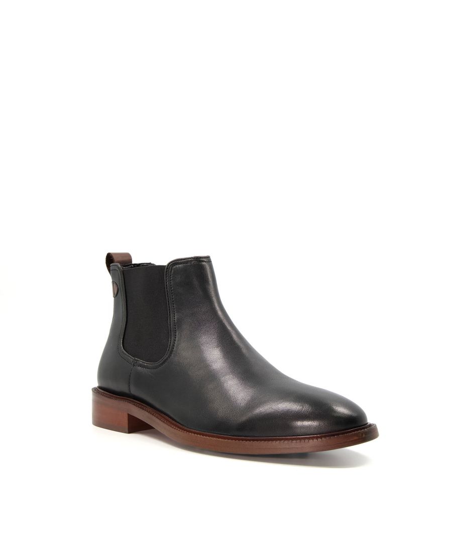 Our Coast Chelsea boots look equally as good with tailoring as they do with casual separates. They have been meticulously crafted in-house with smooth premium leather. Cut for the minimalist profile we all know and love ' a neat round toe, elasticate