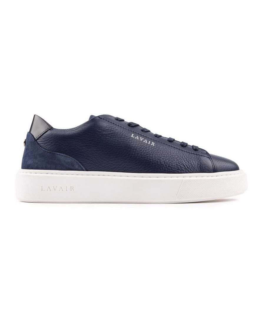Deze Luna-sneaker van Lavair's Luna is een mode-icoon met retro uitstraling. Dit paar heeft een bovenwerk van premium leer met keurige metallic branding en fijne details. Een geweldige aanvulling op je smart-casual garderobe.