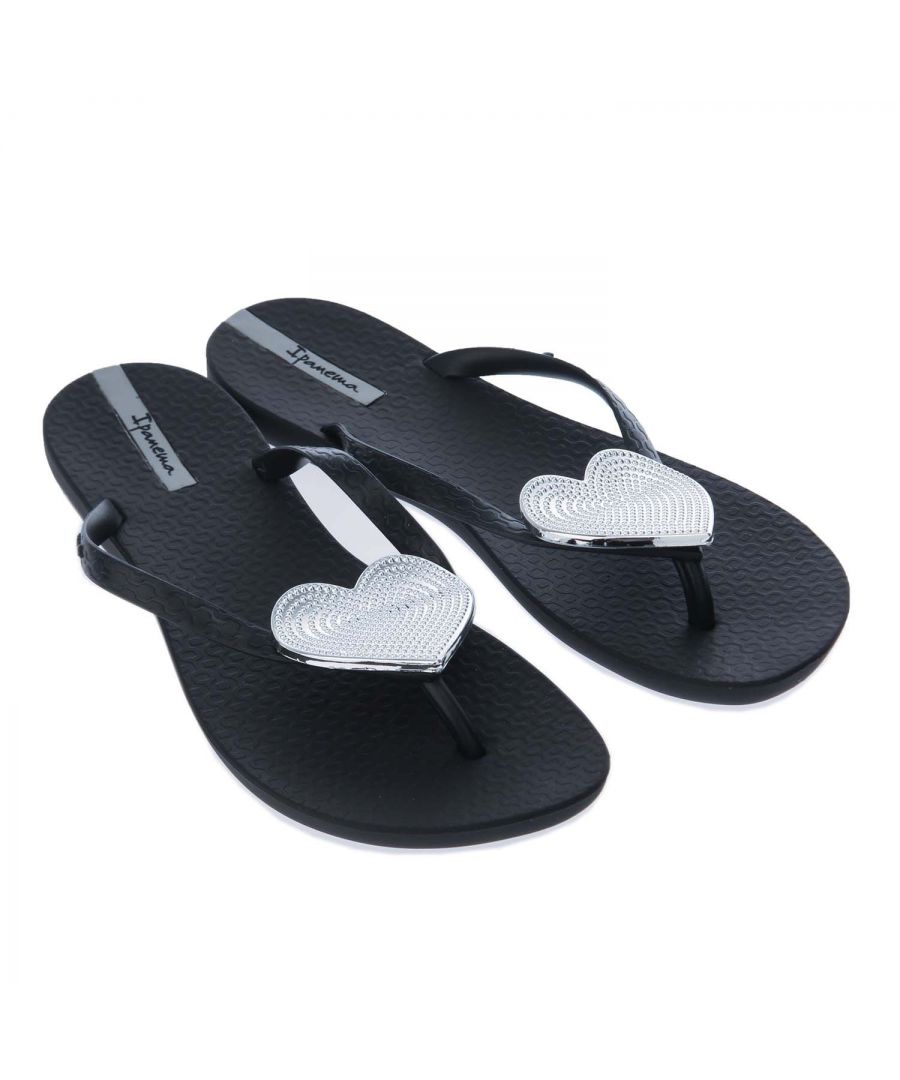 Womens Ipanema Maxi Heart Flip Flops in black.- Synthetic upper.- Slip-on design.- Oversized metallic heart design.- Ipanema embossed footbed.- Ipanema logo on the strap. - Synthetic upper  lining and sole.- Ref: 8212020728