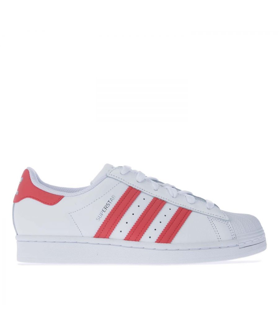 Womens adidas Originals Superstar Trainers in white red.- Leather upper.- Lace closure.- Regular fit.- Moulded sockliner.- Serrated 3-Stripes.- Trefoil logos to the tongue and heel. - Rubber sole. - Leather upper  Textile lining  Synthetic sole. - Ref.: FX6075