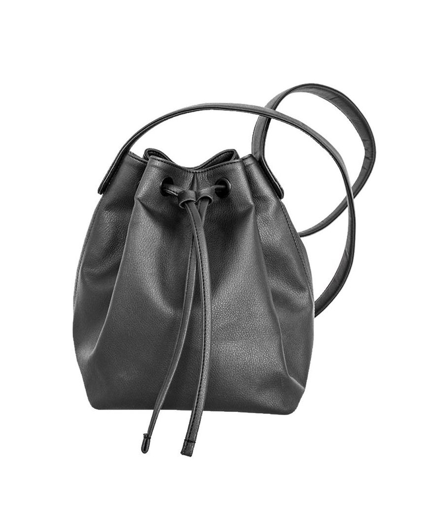 Fashionable And Functional, Choose Ethical This Season With The Kari Women's Handbag By Vegan Brand Nuuwaï. The Slick Black Bucket Bag Boasts A Strap Closure And Is Crafted From Apple Leather, A Combination Of Apple Skin Leftovers And Pu And Lined With Recycled Plastic Bottles And Fishnets.