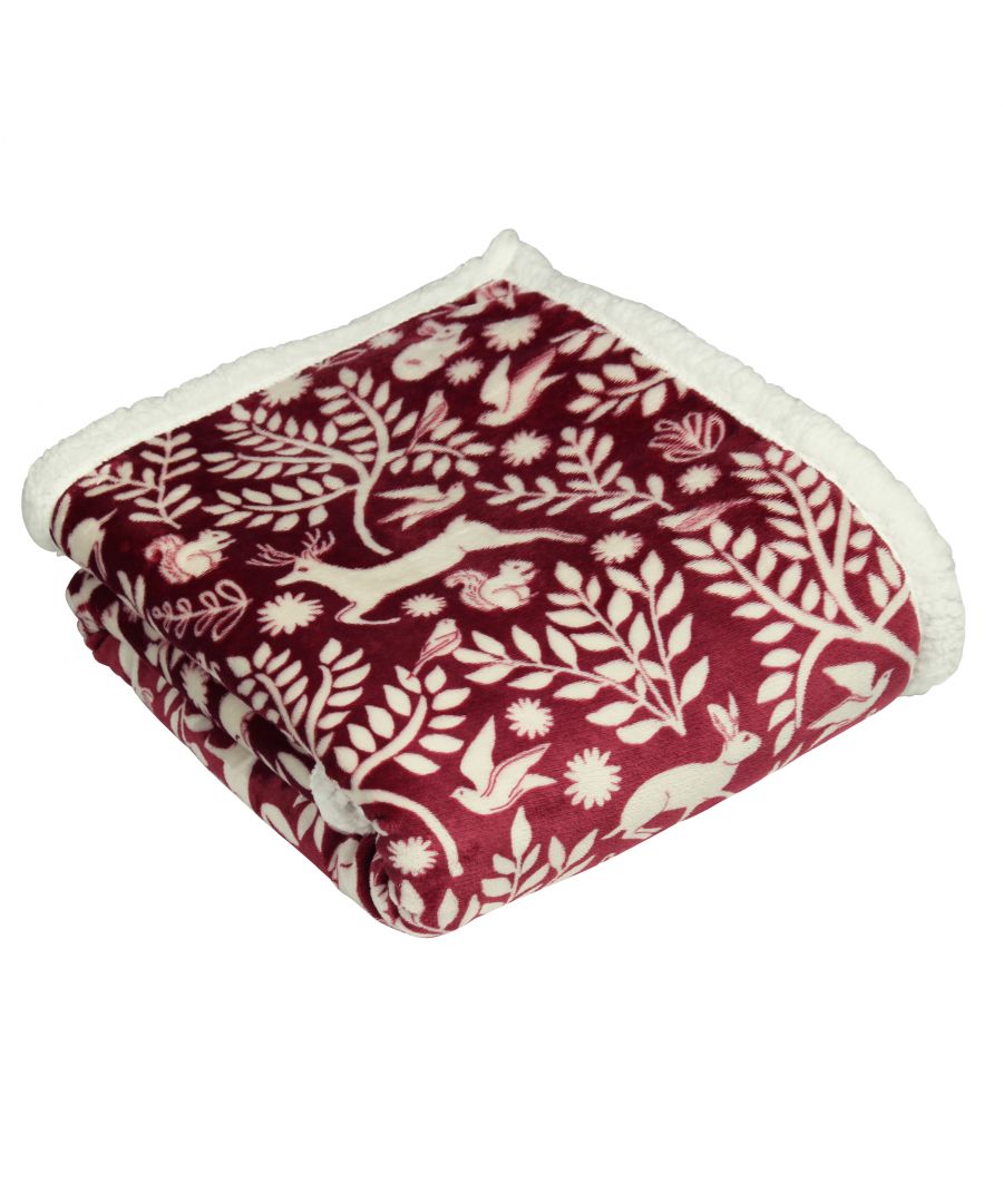 Skandi woodland throw is a versatile piece during the colder seasons. Featuring an intricate design of woodland animals from hares to foxes intertwined with branches. Created with luxurious 230gsm microfleece for a super soft front that emanates an opulent sheen. With a 230gsm sherpa reverse in a optic white you'll be keeping toasty warm all night long.