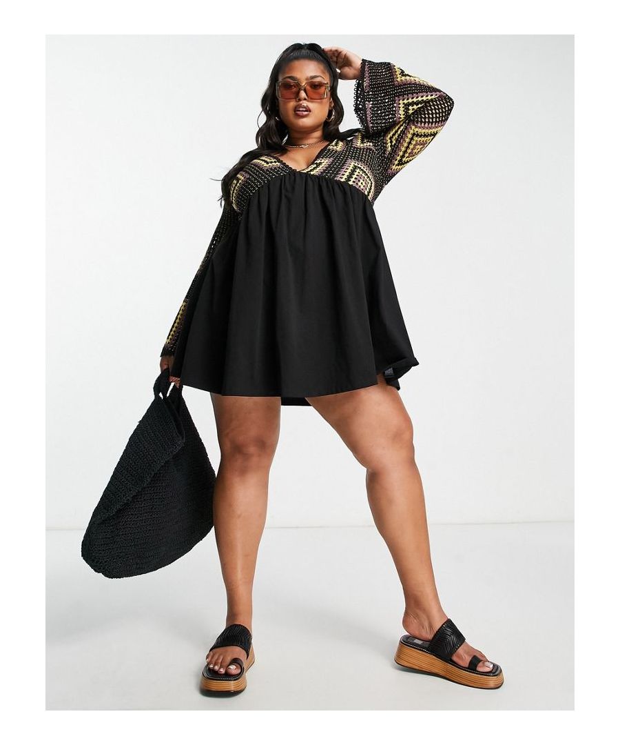 Plus-size dress by ASOS Curve The scroll is over V-neck Flared sleeves Tie-keyhole back Regular fit Sold by Asos