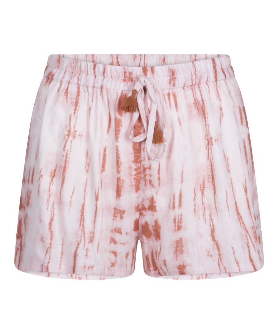 Tie-dye Hippie Pyjamas all day! Met deze comfortabele maar toch trendy serie wil je niet meer uit je pyjama komen. Deze serie is gemaakt van 100% viscose en is daarom heel luchtig draagbaar.
