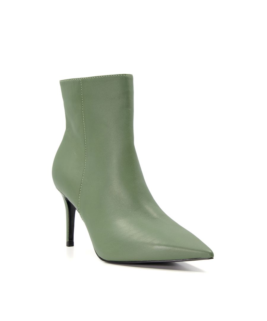 Make room in your wardrobe for our wear-with-anything Oliyah boots. Designed with smooth premium leather, they're set on a high stiletto heel and fitted with a chic pointed toe, whilst the side-zip fastening allows you to pull yours on seamlessly.