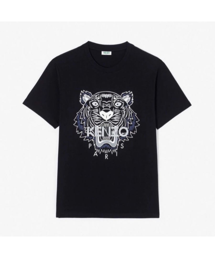 The perfect partner for your casual denim pieces, this white Kenzo tee is made from pure cotton jersey. Printed with tiger branding that's tinged with Japanese influence, it's completed with a comfortable ribbed collar. This Tiger T-shirt, made of soft, supple organic material, will bring a fashionable urban spirit to any outfit.