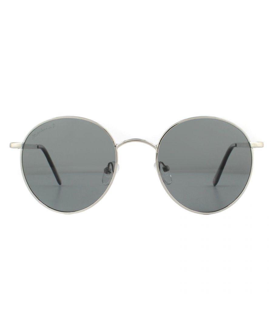 Montana zonnebril MP85 Een zilveren rook gepolariseerd is een lichtgewicht ronde stijlframe dat is ontworpen met de hele dag comfort in gedachten. Het duurzame metalen frame, verstelbare neuskussens en plastic tempeltips betekent dat deze zonnebrillen passen bij een verscheidenheid aan gezichtsvormen en maten