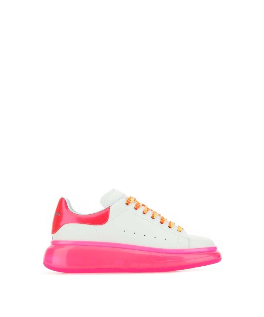White leather sneakers with fuchsia rubber heel