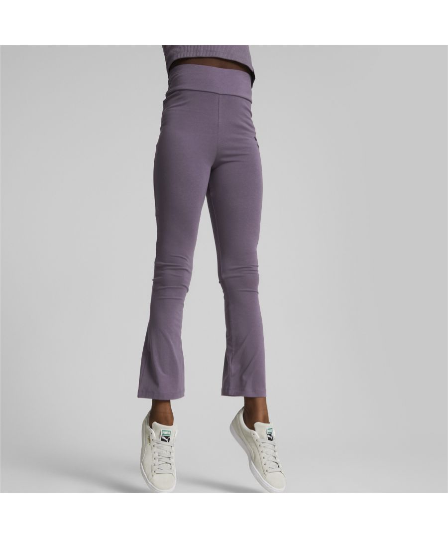 Flares are back, baby. And this season, we've combined the retro trend with the ultimate in sportstyle comfort: leggings. With a tight fit at the top and a flared finish at the ankles, these bottoms unite the best of two trends – rounded off with a high-class embroidered logo. FEATURES & BENEFITS Cotton: Cotton in PUMA products comes from farms with a focus on sustainable farming such as water efficiency and soil health protection.  DETAILS Tight fitOpen bottomPUMA Archive No. 1 Logo embroidery on the left leg