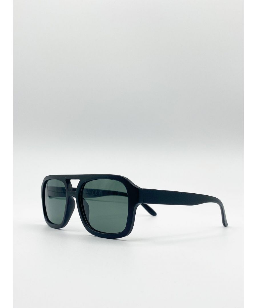 70's Navigator Sunglasses In Matte Black\nFrame Colour: Matte Black\n\nLens Colour: Green Mono\nFrame Material: Plastic\nOne Size\nFDA Approved\nUV 400 PROTECTION IN ACCORDANCE WITH 89/686/EEC BS EN ISO 123-1:2013\nSKU: SG90632051