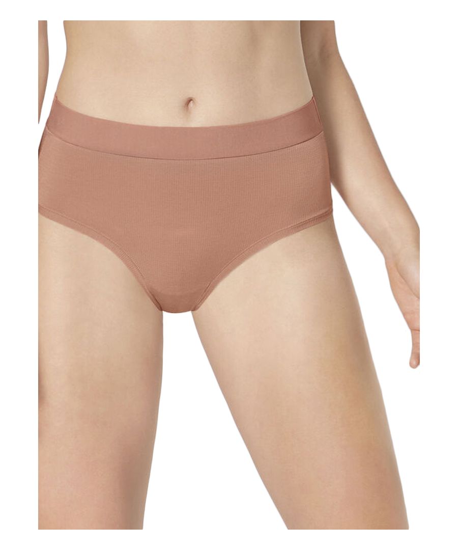 These Sloggi Go Allaround maxi briefs are designed to adapt to your body to ensure the perfect fit…meaning one size fits all! These maxi cut briefs feature wider sides for additional comfort, making these knickers perfect for wearing all day every day! The double waistband is elasticated, to ensure the most comfortable fit. Lycra fabric ensures that these adapt to your body, providing you with the freedom of maximum movement and comfort!
