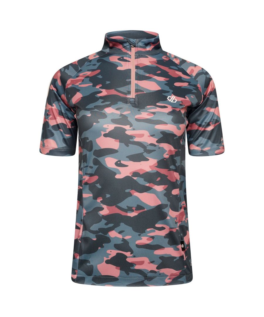 100% Polyester. Fabric: Recycled. Design: Camo, Logo. Pockets: 2 Compartment Pockets. Sleeve-Type: Short-Sleeved. Neckline: Standing Collar, Zip. Fabric Technology: Anti-Bacterial, Lightweight, Moisture Wicking, Odour Control, Q-Wic Plus. Branded Tab, Reflective Detail.