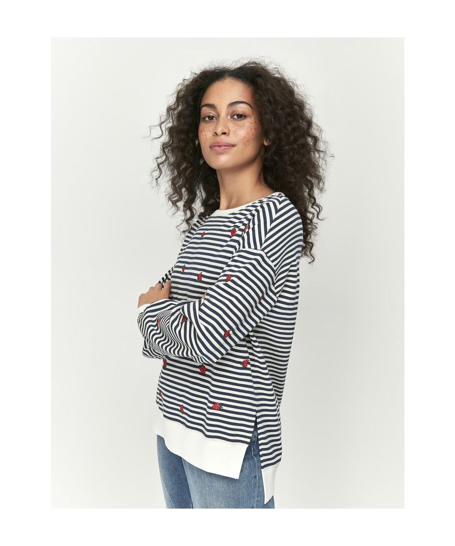 Just landed, this Khost sweatshirt comes in a stripe pattern with a cute strawberry design. Featuring long cuffed sleeves and a round neckline, pair with jeans and trainers for a stylish daytime look!