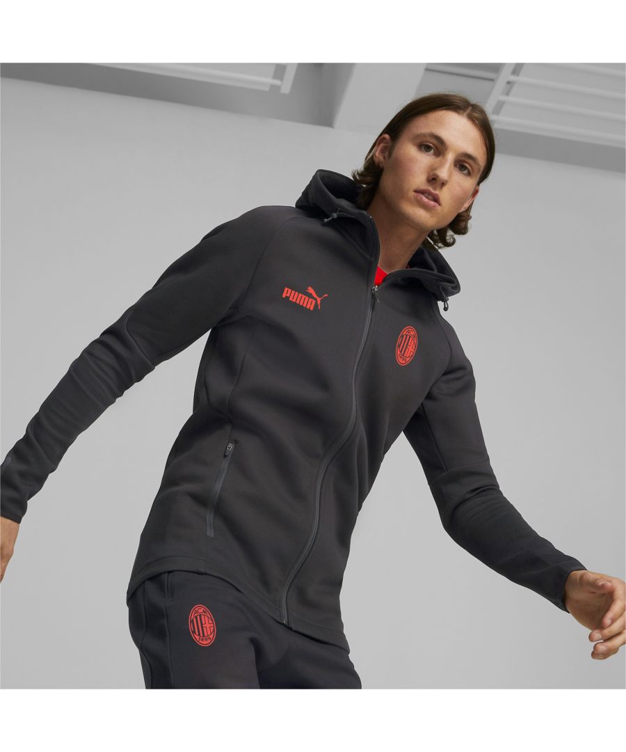PRODUCT STORY Rep A.C. Milan football off the pitch just like the players do with this Casuals jacket. Emblazoned with the crest of the team, make your allegiance to the Rossoneri known wherever you go. FEATURES & BENEFITS : dryCELL: Performance technology designed to wick moisture from the body and keep you free of sweat during exercise Recycled content: Made with at least 20% recycled material as a step toward a better future DETAILS : Hood Official crest on chest PUMA No.1 logo on chest Full zip Slim fit