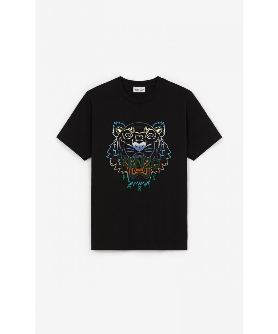 This Tiger T-shirt, made of soft, supple organic material, will bring a fashionable urban spirit to any outfit.