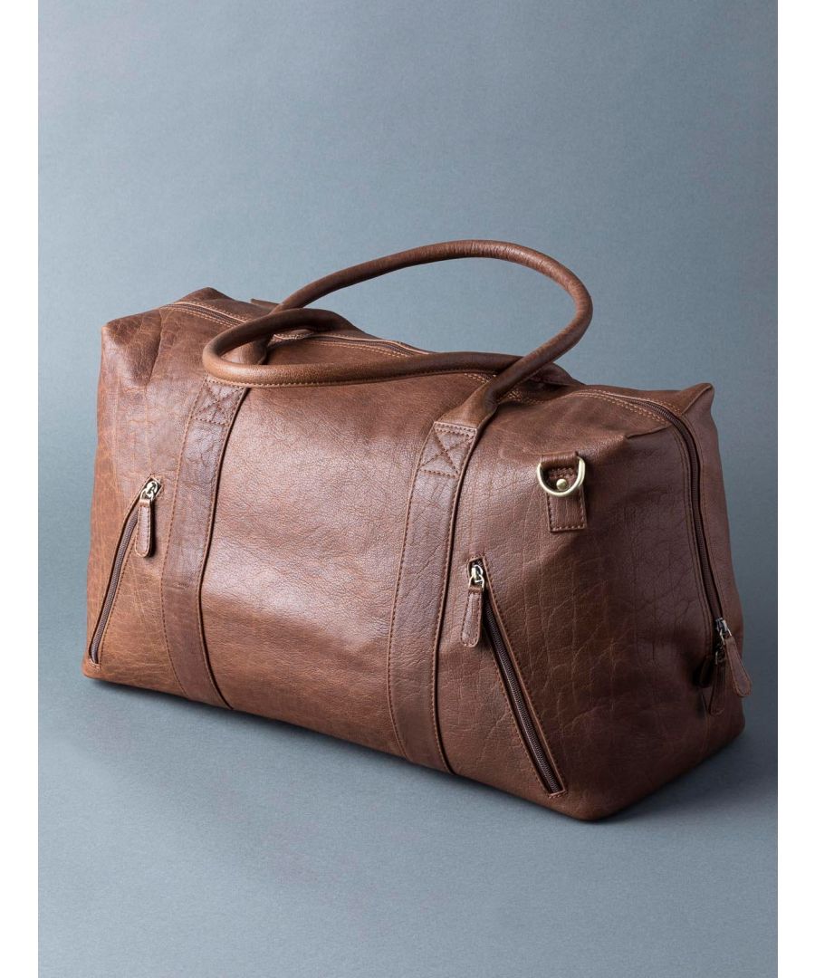 Introducing a classically shaped large leather holdall in buffed brown leather. The Discoverer range are crafted from lightweight leather, but designed to be rugged and stand the test of time. The tan brown leather is paired with brushed brass colour hardware. Packed with the features you'd expect from a Lakeland Leather holdall; two external pockets, spacious lined interior, detachable shoulder strap and grab handles.