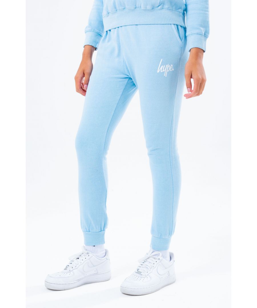 Stay on trend with the Hype Washed Baby Blue Script Logo Kids Joggers and grab the matching hoodie to complete the set. Designed in a soft-touch 70% Cotton 30% Polyester fabric base with the supreme amount of comfort you need from your new joggers. The design boasts an acid wash or tie-dye wash finish with an elasticated waistband, drawstring pullers and fitted cuffs. Machine wash at 30 degrees.