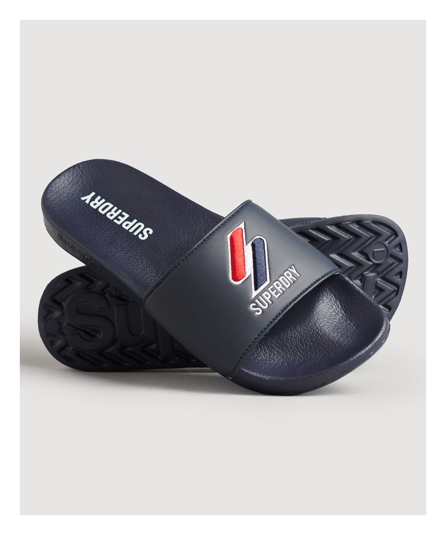 Get a relaxed yet sporty look in the Core Pool Sliders, guaranteed to be bold around the pool or on the beach.Cushioned strapMoulded soleEmbroidered logoSignature Superdry brandingS - UK 6-7, EU 40-41, US 7-8M - UK 8-9, EU 42-43, US 9-10L - UK 10-11, EU 44-45, US 11-12XL - UK 12-13, EU 46-47, US 13-14