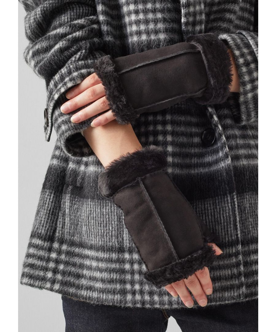 A casual yet chic pair of winter gloves, our Caitrin fingerless mittens are crafted from luxurious black shearling. They are a pull-on, fingerless style with thumb hole, so you can keep your hands warm without having to remove them to use your phone or search for your keys. Wear them with your favourite winter coats and feel the warmth.