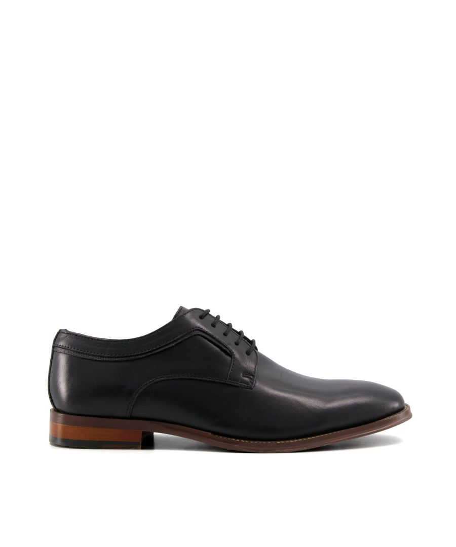 Looking to update your formal line-up? This classic style has been given a contemporary update with raised piping and tonal laces. Suitable for all occasions.