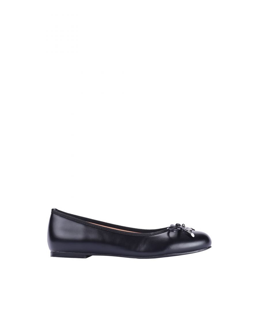 The Aharla from Nine West is the perfect shoe for work or play.  Featuring a sophisticated ballerina shape, finished with a rounded toe and bow detail on the front.