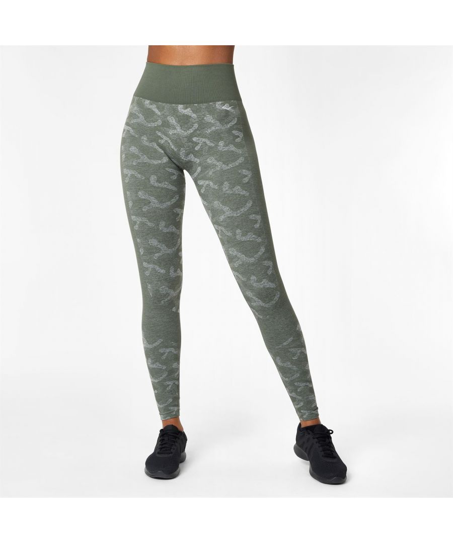 Train, sweat and perform with these ultimate all over camouflage printed leggings, they will be sure to have your back come HIIT or squat. Did we mention that they are squat proof and seamless? Plus they feature Everdri and sweat wicking technology to keep you dry while you workout. Designed with elasticated stretch contrast high rise waistband, detailed with iconic logo motif and reflective printed branding. Opt for everlasting comfort with Everlast, these leggings won't let you down, believe us!  >Squat proof  >Seamless  >Everdri fabric  >Sweat wicking  >Stretch material  >High rise  >82% Nylon, 11% Polyester, 7% Elastane  >Machine washable