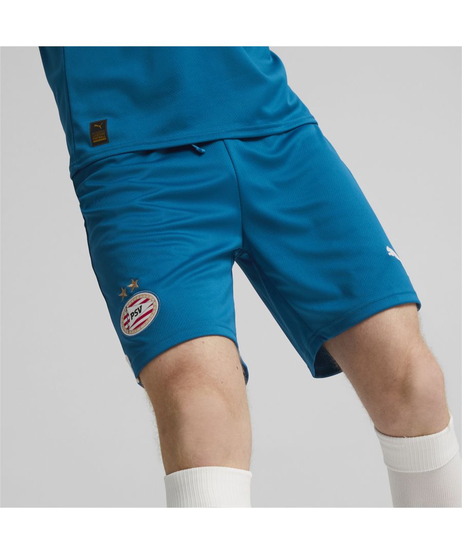 PRODUCT STORY Show up to the pitch looking, and playing, like PSV Eindhoven’s star player with these replica shorts. They’re made from sweat-wicking material, to keep you cool in the tensest moments of the game, and finished with the Boeren’s famous crest on the leg. FEATURES & BENEFITS : dryCELL: Performance technology designed to wick moisture from the body and keep you free of sweat during exercise Recycled Content: Made with at least 20% recycled material as a step toward a better future DETAILS : Regular fit Elasticated waist Twin needle hem PUMA Cat Logo on the leg Official team crest on the leg..